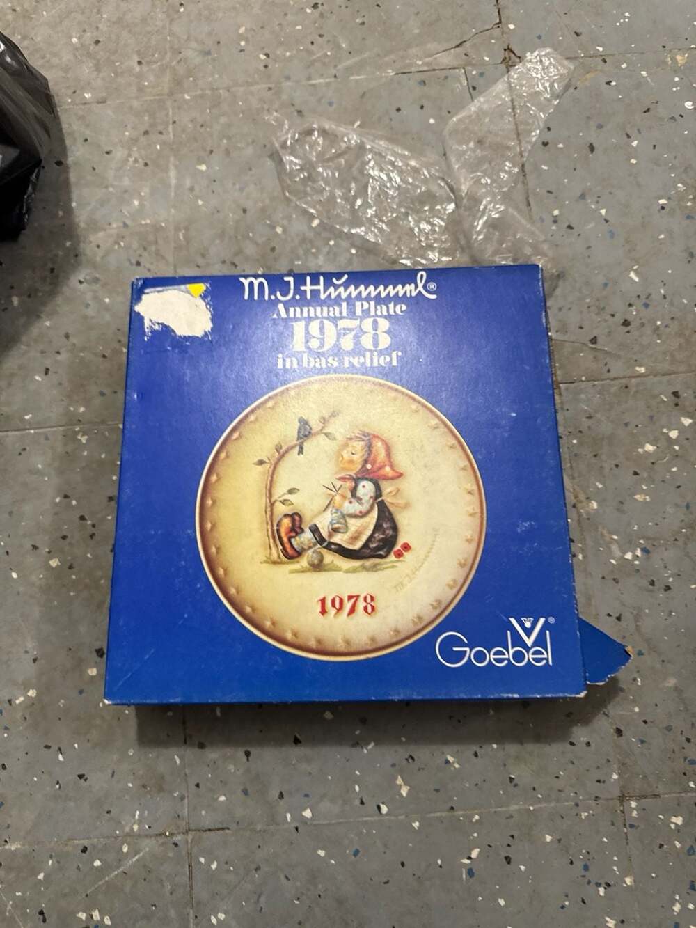 M.J. Hummel 1978 Goebel Annual Plate 8th Edition Happy Pastime in Box